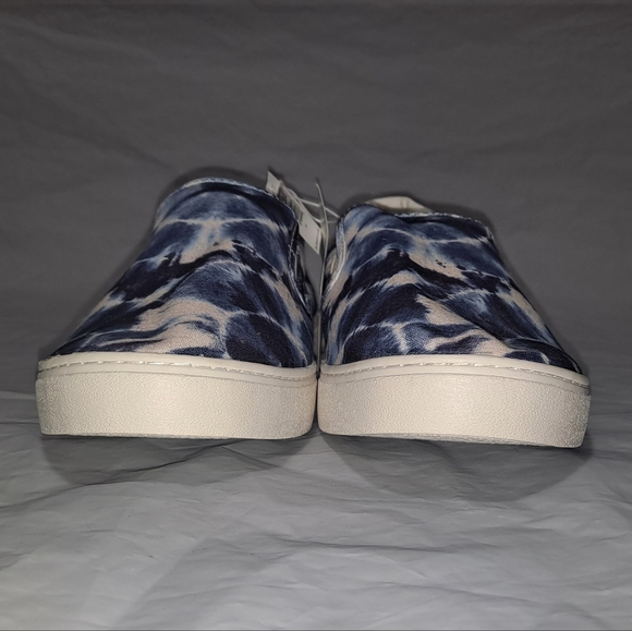 "NWT" Old Navy Tie-Dye Slip-on Sneakers Women's 11 Blue & White Cushioned Insole - Picture 9 of 13